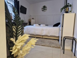 Apartment | 1 bedroom, iron/ironing board, free WiFi, bed sheets - Beachside Retreat - Pets Ok - Free Parking (Cleethorpes)
