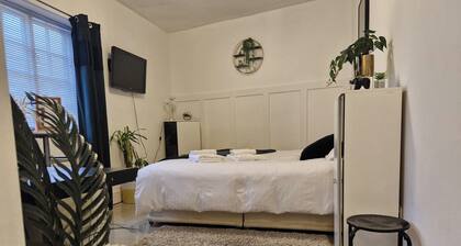 Beachside Retreat - Pets Ok - Free Parking