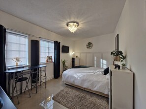 Apartment | 1 bedroom, iron/ironing board, free WiFi, bed sheets - Beachside Retreat - Pets Ok - Free Parking (Cleethorpes)