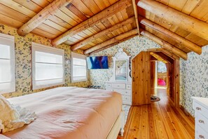 3 bedrooms, iron/ironing board, Internet, bed sheets