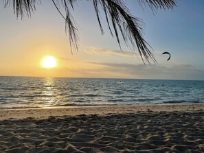 Sun-loungers, beach towels - Charming 1-bedroom apartment with WiFi and AC in lovely Long Bay Hills (Long Bay Hills)