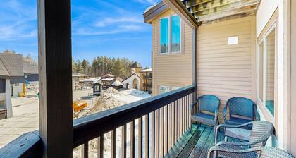 Ski-in/out mountainside condo w/ mountain views, private deck, fireplace, w/d