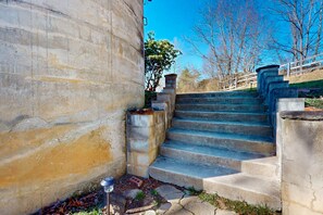 Property grounds - Quiet and peaceful mountain retreat outside of Asheville with central air (Candler)