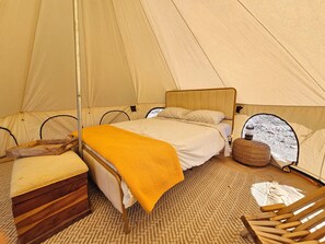 1 bedroom, bed sheets - Terlingua Glamping with stunning desert views & queen bed (Terlingua)