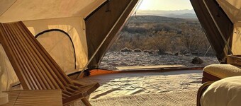 Terlingua Glamping with stunning desert views & queen bed