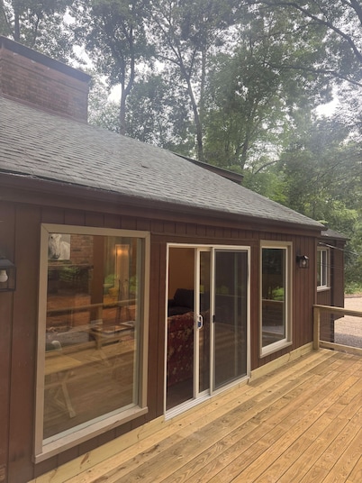 TREEHOUSE NOW AVAILABLE!
A 5-bedroom, 2 driveways, 1.2 acres. 807 Brunson Drive