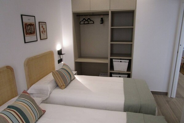 2 bedrooms, iron/ironing board, free WiFi, bed sheets