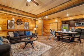 Smart TV, fireplace, books - Winter Deals|4 Mi to Dolly|Pup Friendly|EZ Roads (Sevierville)