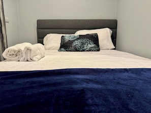 4 bedrooms, in-room safe, desk, iron/ironing board