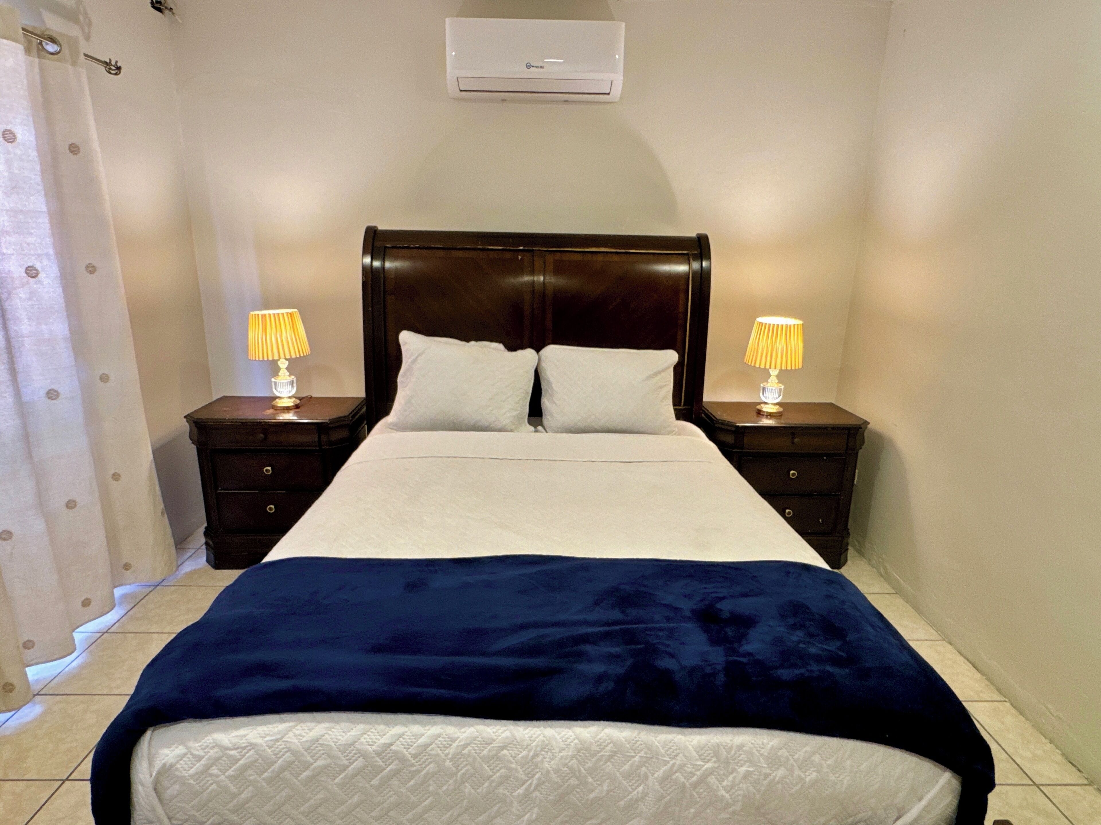 4 bedrooms, in-room safe, desk, iron/ironing board