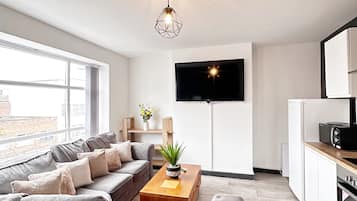 Apartment | Living area | TV