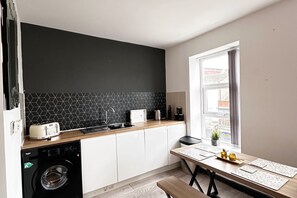Apartment | Private kitchen | Fridge, microwave, oven, stovetop - Willow Suite - 3br - Sleeps 8 - Central Blackpool (Blackpool)