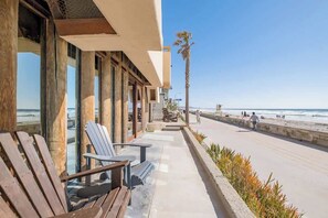 Terrace/patio - Luxe Oceanfront w/ HotTub | Icon of Mission Beach (San Diego)