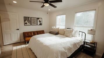 4 bedrooms, iron/ironing board, WiFi, bed sheets