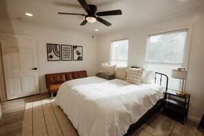 4 habitaciones, tabla de planchar con plancha, wifi y ropa de cama 