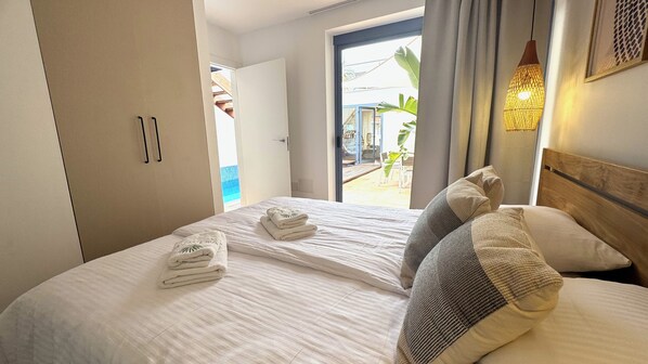 3 chambres, coffres-forts dans les chambres, fer et planche à repasser