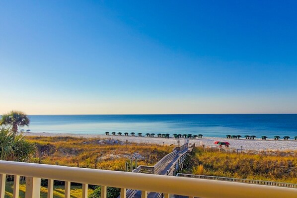 On the beach - Beachfront 3rd-Floor Condo w/Private Balcony, Shared Heated Pool, Beach Access (Fort Walton Beach)