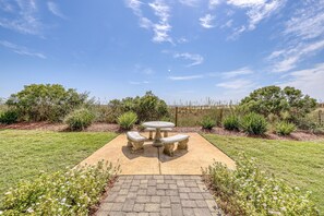 Terrace/patio - Beachfront 3rd-Floor Condo w/Private Balcony, Shared Heated Pool, Beach Access (Fort Walton Beach)