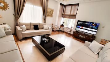 60-inch Smart TV with cable channels, Netflix, books
