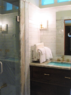 Shower, hair dryer, towels, soap - Apartment with Expansive Views; River & Mountains Walk to Train, Main St, DIA (Beacon)