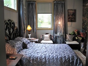 1 bedroom, desk, WiFi, bed sheets