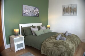 3 bedrooms - 3BDR Home in Central Holyhead (Holyhead)