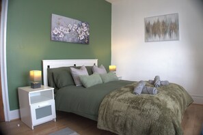 3 bedrooms, iron/ironing board, free WiFi, bed sheets