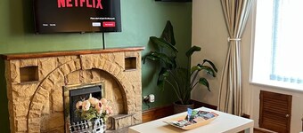 3BDR Home in Central Holyhead