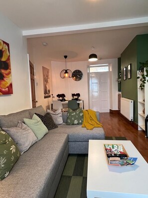 Living area - 3BDR Home in Central Holyhead (Holyhead)