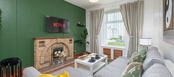 3BDR Home in Central Holyhead