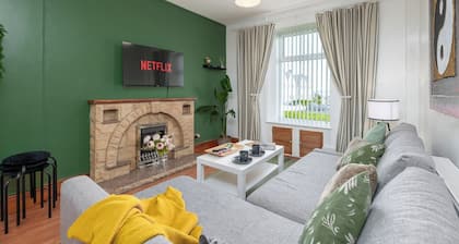3BDR Home in Central Holyhead