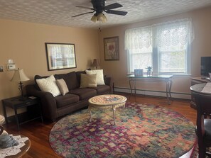 Smart TV - 1 bdrm, Central Worcester/Boston, Monique Ellen at the Ellen Elizabeth Estates (Millbury)