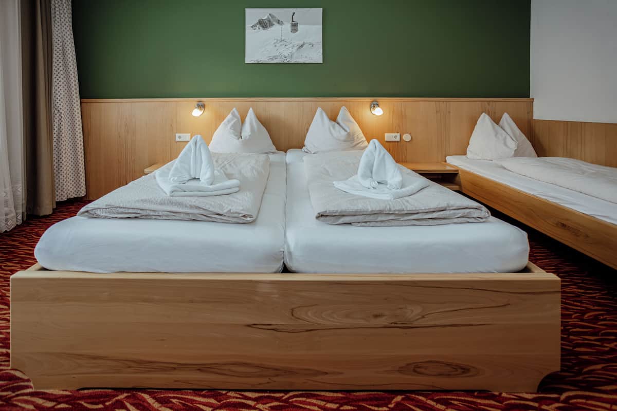Desk, laptop workspace, cribs/infant beds, free WiFi