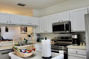 Mikrowelle, Ofen, Herdplatte, Geschirrspüler