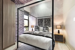 1 sovrum, värdeförvaringsskåp på rummet och strykjärn/strykbräda