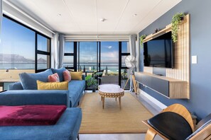 TV - Beachfront Bliss with Pool & Ocean Views (Cape Town)