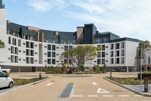 Exterior - On Park | Modern Century City Studio (Cape Town)