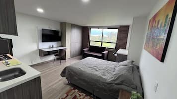 1 bedroom, desk, iron/ironing board, free WiFi