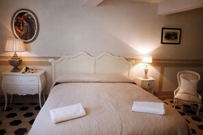 1 bedroom, desk, iron/ironing board, travel crib - LUXURY APARTMENT SUITE LA FONTANA (Lucca)