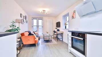 Comfort Apartment, 2 Bedrooms, City View | Private kitchen | Fridge, microwave, oven, stovetop