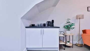Comfort Apartment, 2 Bedrooms, City View | Private kitchen | Fridge, microwave, oven, stovetop