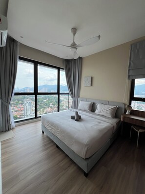 3 Schlafzimmer, Schreibtisch, Bügeleisen/Bügelbrett, WLAN