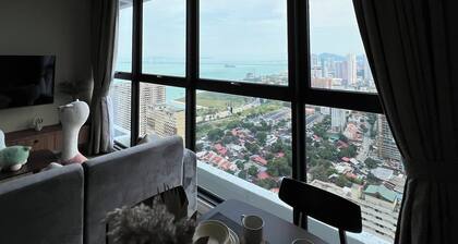 Urban Suites Sky-High 3BR Retreat-Breathtaking Penang Bridge & City Views