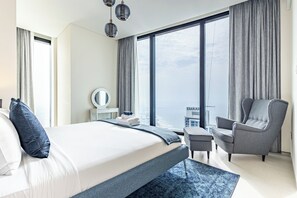 2 bedrooms, in-room safe, iron/ironing board, Internet