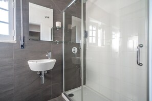 Bathroom - En-Suite Private Room (3), Coxos Ribamar Ericeira (Ribamar)
