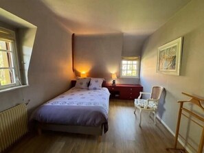 5 bedrooms, iron/ironing board, WiFi, bed sheets - Large house with a green garden (Tourgéville)