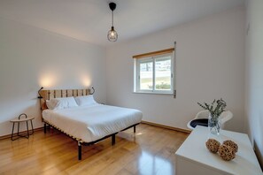 1 bedroom, iron/ironing board, travel cot, WiFi