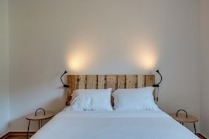 1 bedroom, iron/ironing board, travel cot, WiFi
