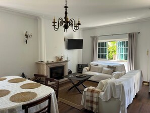 Televisión, chimenea