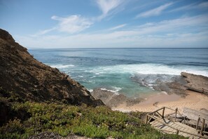Beach - Casa da Hera, Refuge with Garden (Ericeira)